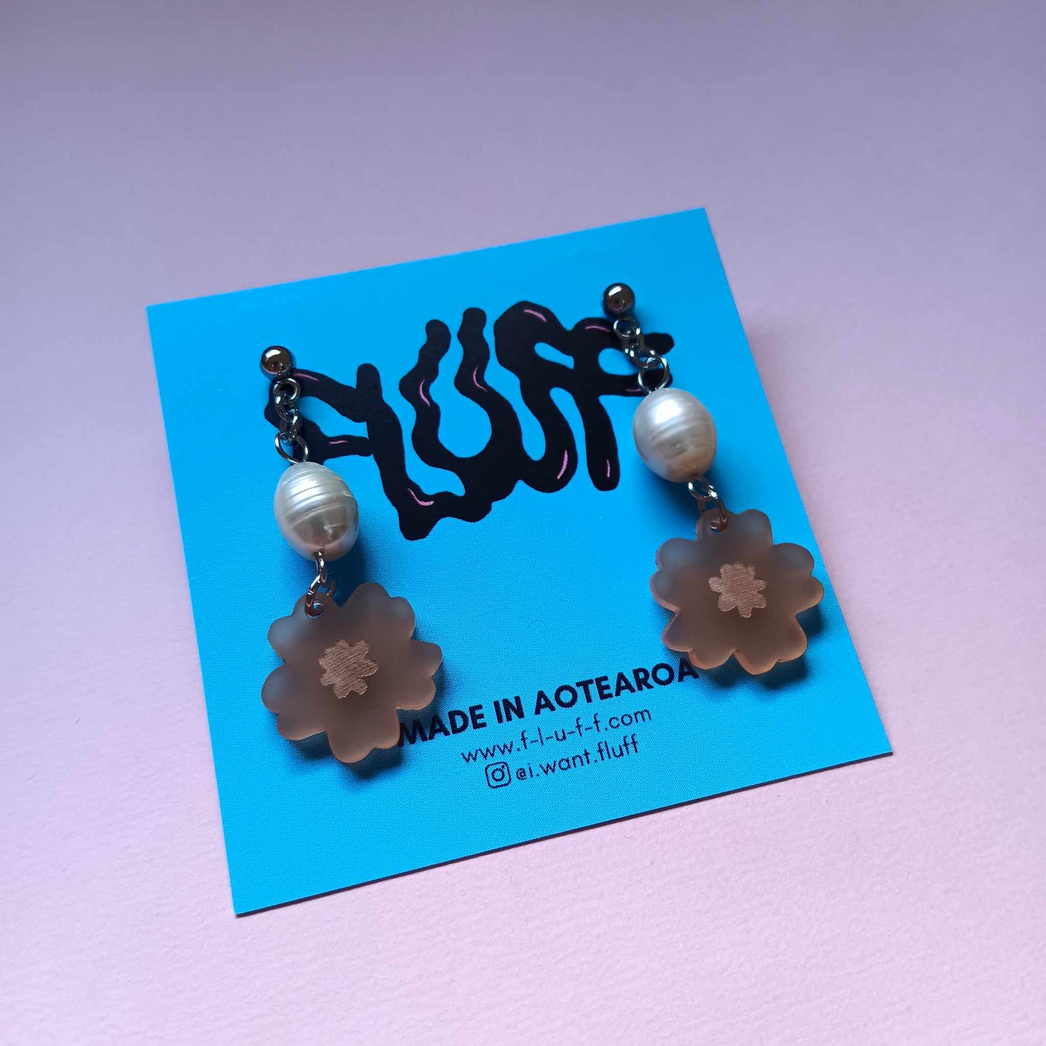 FLOWER PEARL STUDS